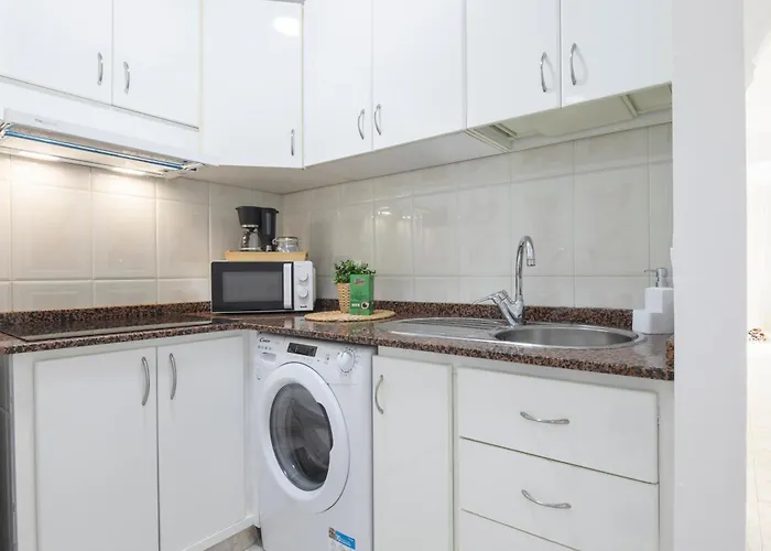 Frente A La Playa De Canteras C68 *