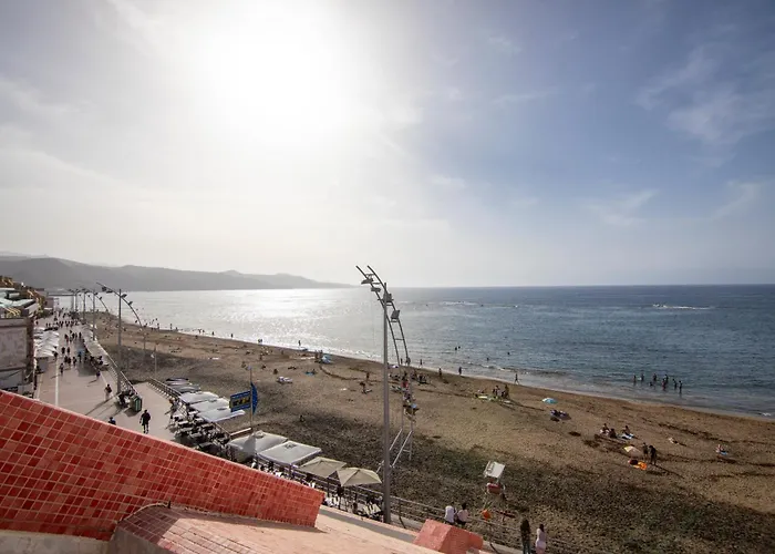 Frente A La Playa De Canteras C68 *