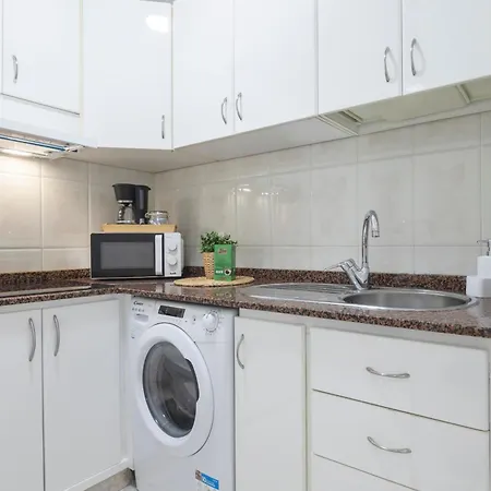 Frente A La Playa De Canteras C68 *