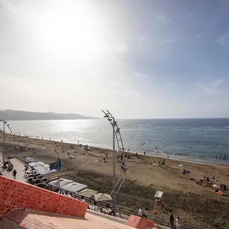 Frente A La Playa De Canteras C68 *